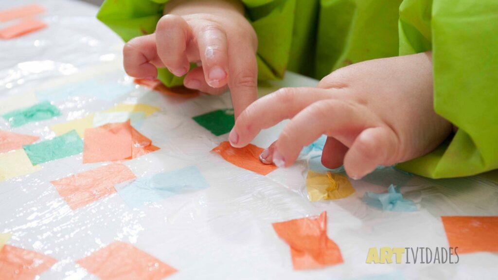 Actividad con papel de seda para niños